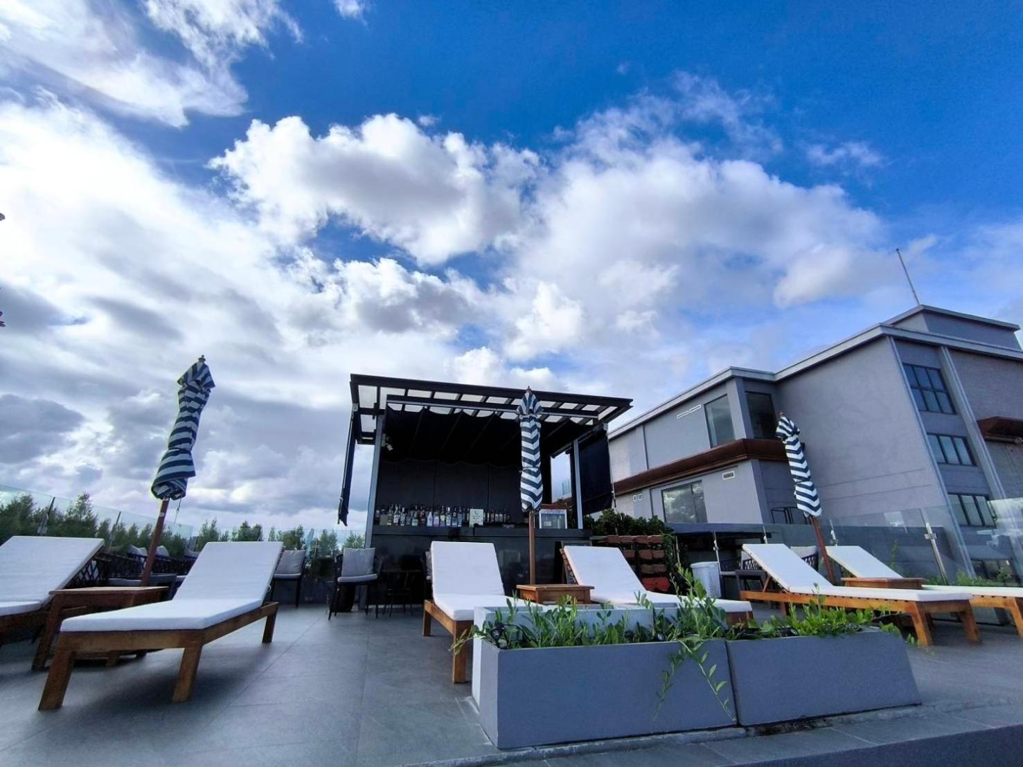 Hotel Ayathorn Bangkok Exterior foto